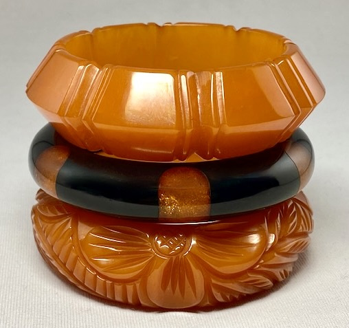 BB241 carved apricot & slate grey dot bakelite bangles